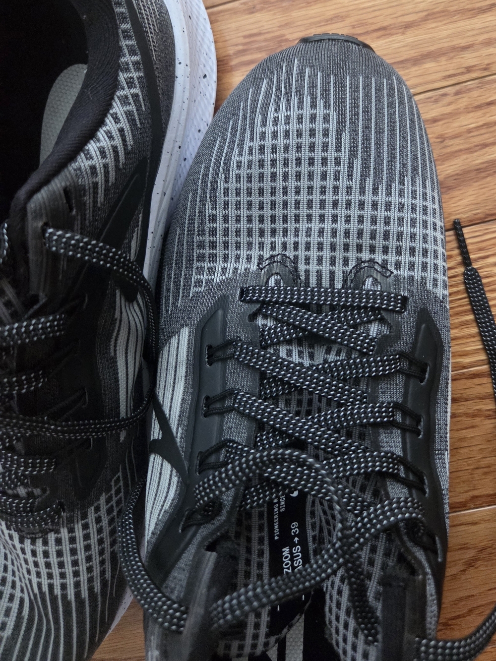 Nike Zoom Men's Black and White Running Sneakers - Picture 6 of 8